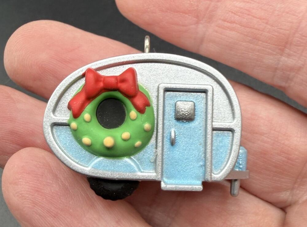 Hallmark Cozy Birdhouse Camper Keepsake Ornament Repaint No Box LO22